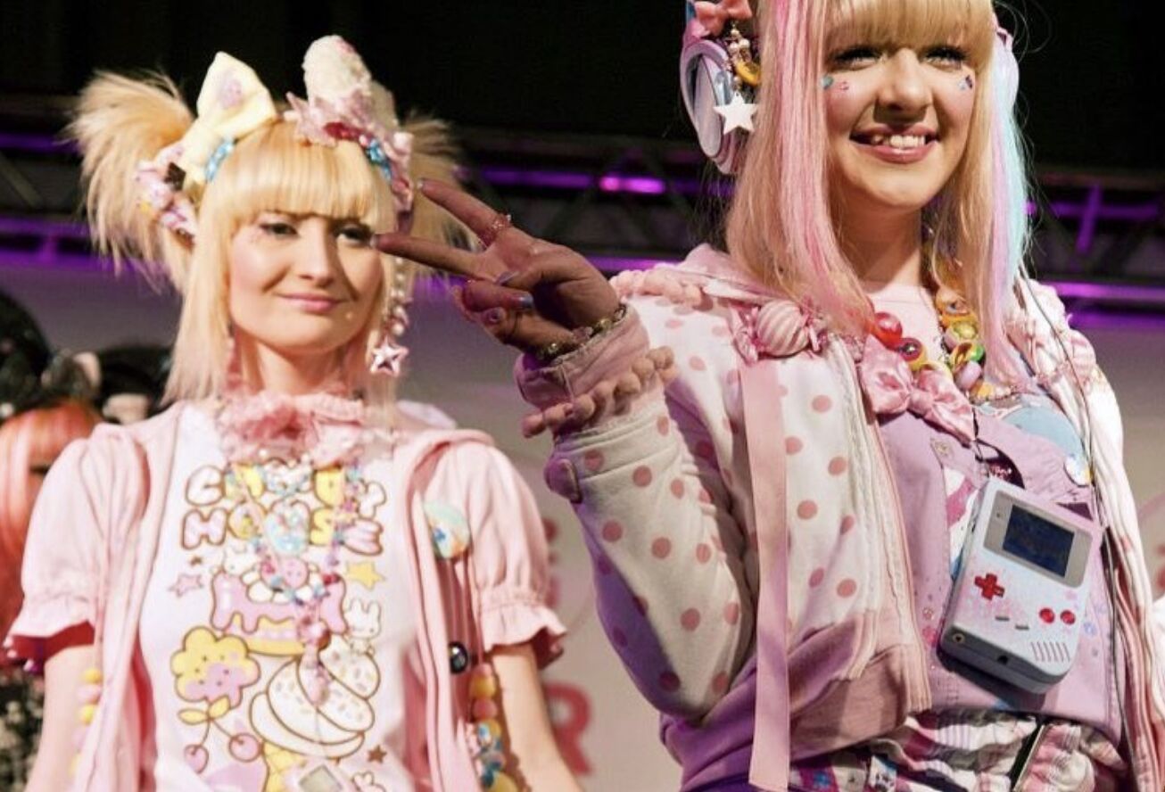 Moda Harajuku: colores, pelucas, maquillaje excesivo y actitud desafiante