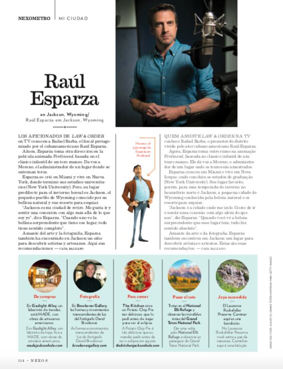 A Nexos magazine page headed "Raúl Esparza", with his portrait and small photos of Jackson, Wyoming