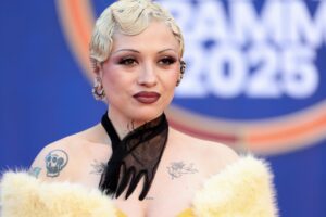 Mon Laferte with platinum finger waves, dark lipstick and tattoos, at the Latin Grammys 2025
